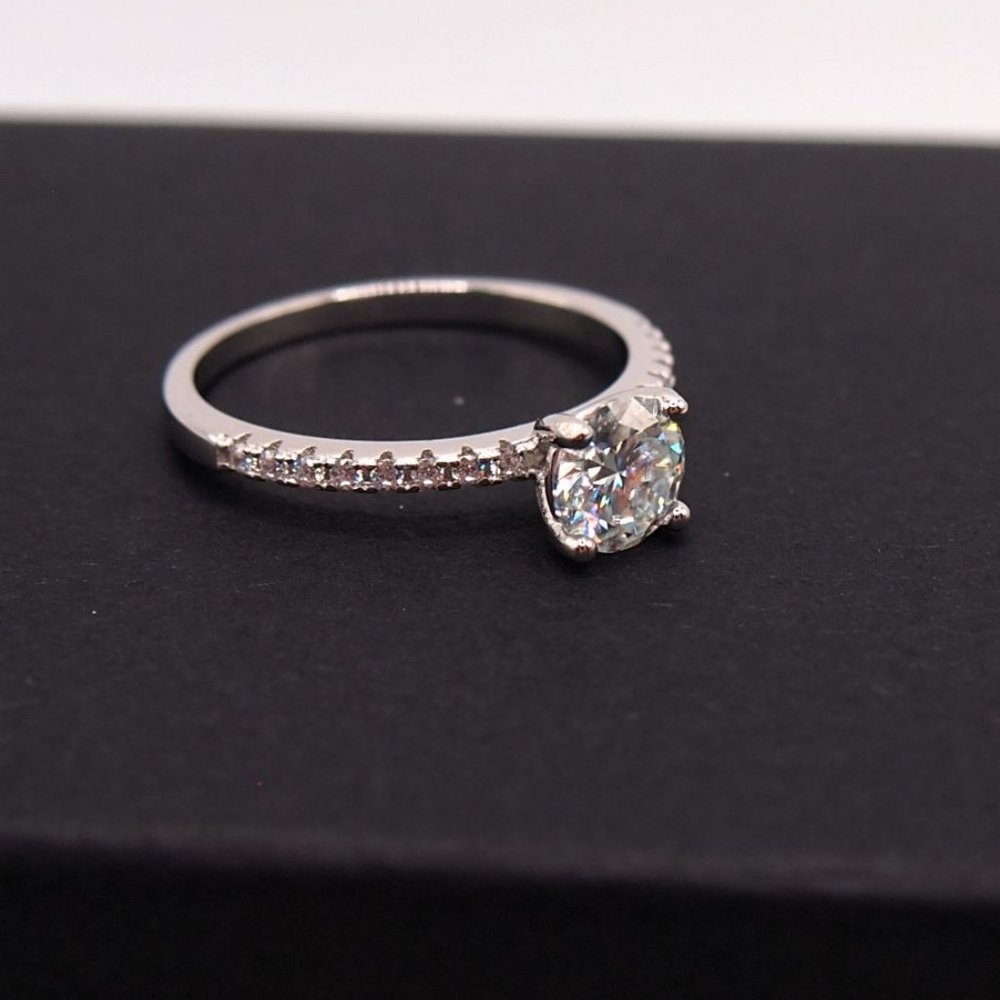 Stunning Certified 1.00ctw Moissanite Ring - Picture 7 of 12